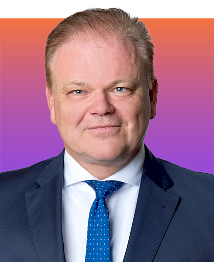Chief Sales Officer Dr. Jürgen Lohmüller Chief Sales Officer Dr. Jürgen Lohmüller auf farbenfrohem Hintergrund