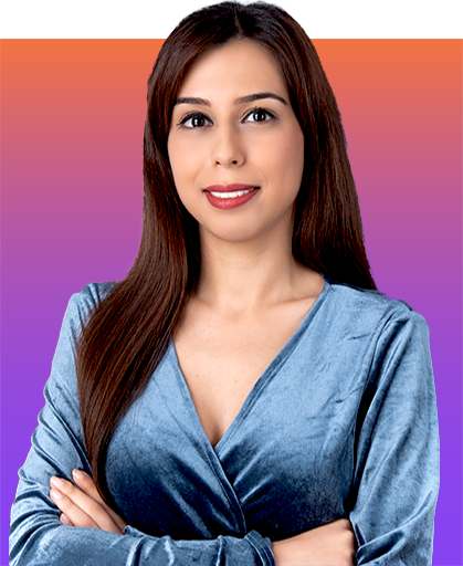 Mora Akhtar Recruiterin Mora Akhtar auf farbenfrohem Hintergrund